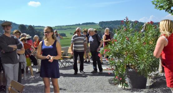 Ein Highlight für die historisch interessierte Besucher: Der Blick von der idyllischen Schlossterrasse ins Tal