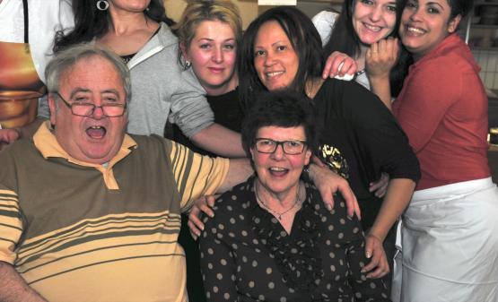 Ein Chratten voller schöner Frauen – und mittendrin Max mit seiner Beatrice vom Zihl.