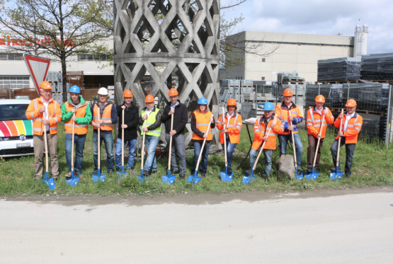 Spatenstich Kreise Hardfeld Kölliken - wohl auch bald "Hochuli-Kreisel" genannt. (Remo Conoci)