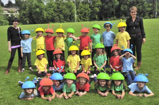 Farbenprächtige Kostüme der Kindergärtler: Auch diese Kinder waren mit der Zeitmaschine unterwegs.