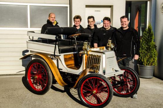 Renault aus dem Jahre 1989 in den Händen von Profis