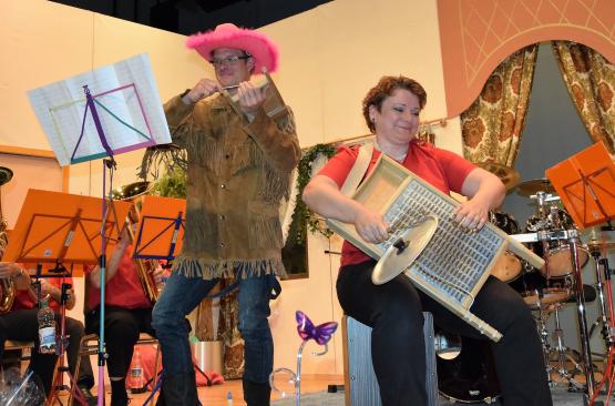 Ein Ausflug in den Wilden Westen mit Waschbrett und Pfannendeckel