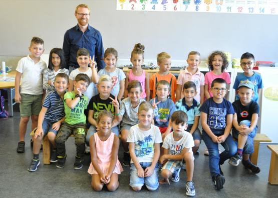 Reinach: die 1. Klasse von Lehrer Johannes Brunssen. (Bild: hg.)