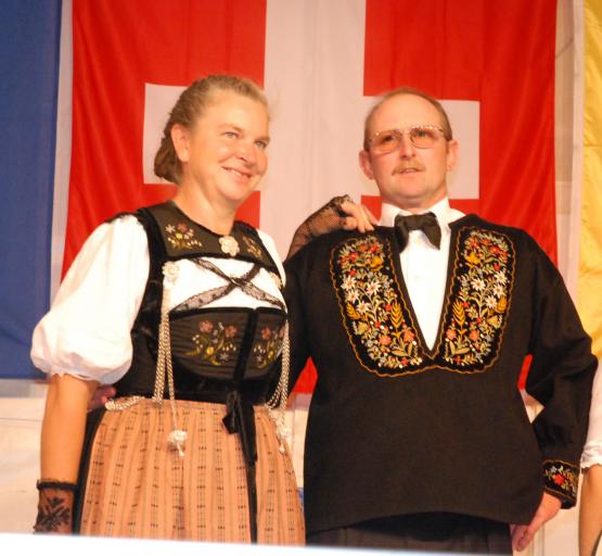 Schweizer Volkstum pur und erst noch in prächtigen Trachten