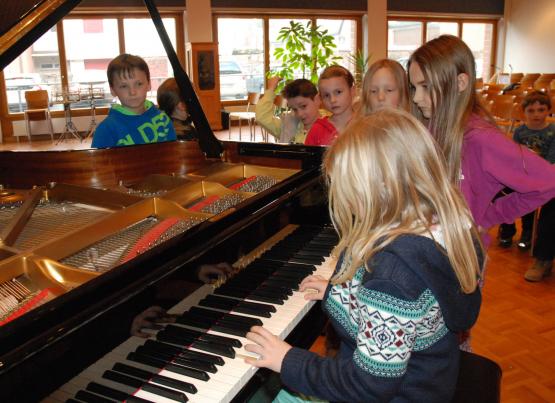 Der Flügel fasziniert immer wieder.