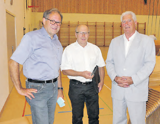 Zufrieden mit den Abstimmungsergebnissen: (v.li.) Franz von Matt, Leiter Bau Planung und Umwelt, Gemeinderat Peter Stirnemann und Gemeindeammann Rolf Arber freuen sich über das deutliche Ergebnis zum Neubau Werkhof im Moortal und zur Erschliessung Oberfeld mit Kreisel.