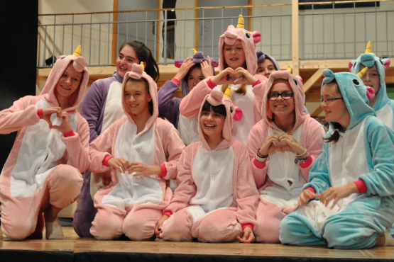 «Whats e Familie»: Die Turnfamilie des Satus Gränichen lud zu einer unterhaltsamen, abwechslungsreichen Turnshow ein. (Bilder: hg.)