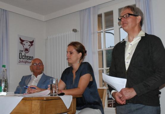 Vor vollem Saal referierte Fredy Hiestand (li.) im Schöftler Ochsen