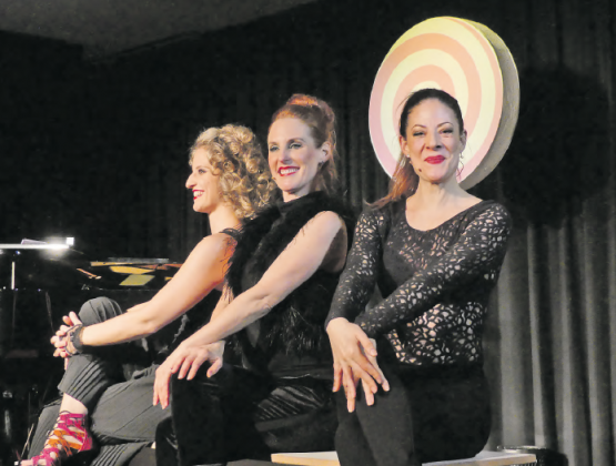 Die charmanten Exfreundinnen: (v.li.) Martina Lory, Anikó Donáth und Isabelle Flachsmann. (Bild: Monika Häusermann)