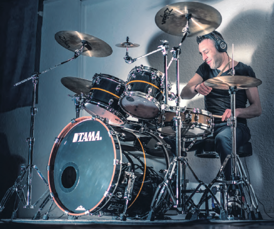 Virtuose am Schlagzeug: Gianfranco Gallo hat ein Master-Studium in Pop & Rock an der Hochschule der Künste Bern absolviert. (Bilder: zVg.)