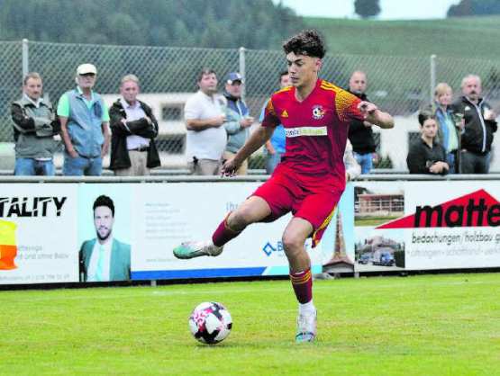 Alles richtig gemacht: Yll Berisha stand goldrichtig und brachte die Schöftler bereits in der 5. Minute in Führung. (Bild: Otto Lüscher)