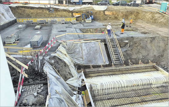 Die Bauleute sind an der Arbeit: Momentaufnahmen auf der Baustelle des Alters- und Pflegeheims Dankensberg in Beinwil am See. (Bilder: René Mattli)