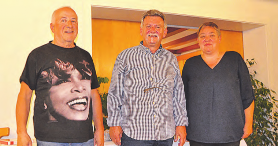 Sieger des Plauschjassens: (v.li.) Willi Hediger (2. Rang), Bruno Enderli (1. Rang) und Anita Müller (3. Rang). (Bild: zVg.)