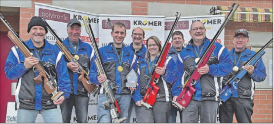 Erstmals Aargauer Mannschaftsmeister: Das siegreiche Team der Schützengesellschaft Leutwil mit (von links) Hanspeter Gloor, Beat Stauber, Marco Lüscher, Matthias Lüscher, Michèle Maurer, Werner Neeser, Bruno Emori und Hansueli Lüscher. (Bilder: wr.)