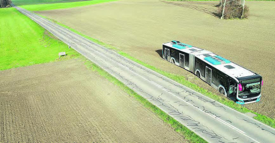 Der Linienbus der Auto AG Rothenburg kam im Ortsteil Neudorf von der Strasse ab. (Quelle: Luzerner Polizei)