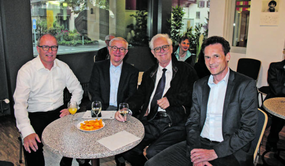 Drei Ammänner ein Gemeindeschreiber: Julius Giger, Martin Heiz und Klaus-Jörg Dogwiler feierten gemeinsam mit Peter Walz im fröhlichen «Weisst-du-noch»-Stil. (Bilder: grh)