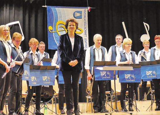 Ein tolles Jahreskonzert: Die Musikgesellschaft Leutwil harmoniert bestens mit ihrer Leitung Gisela Schallenberger. (Bilder: moha.)