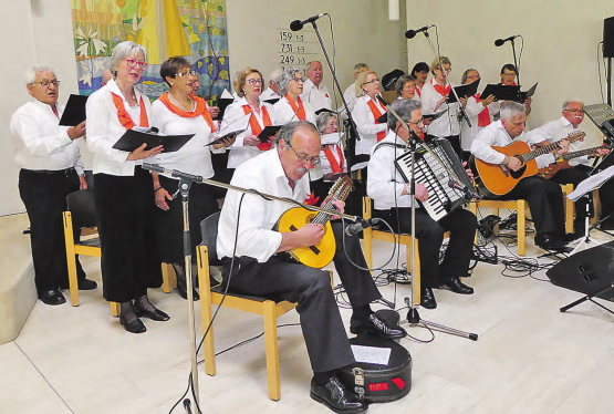 Ein buntes, melodienreiches Programm: Der Coro Italiano lud ein zu seinem 29. Frühlingskonzert in die Kirche Teufenthal. (Bilder: moha.)