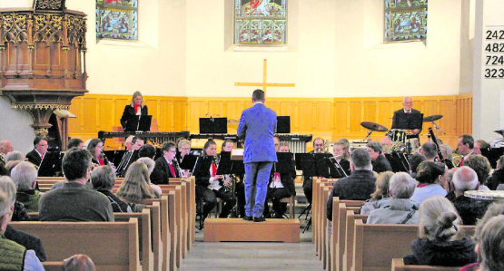 Der Musikverein Oberwynental lud das Publikum mit seiner Stückauswahl regelrecht dazu ein, gedanklich auf Reisen zu gehen.