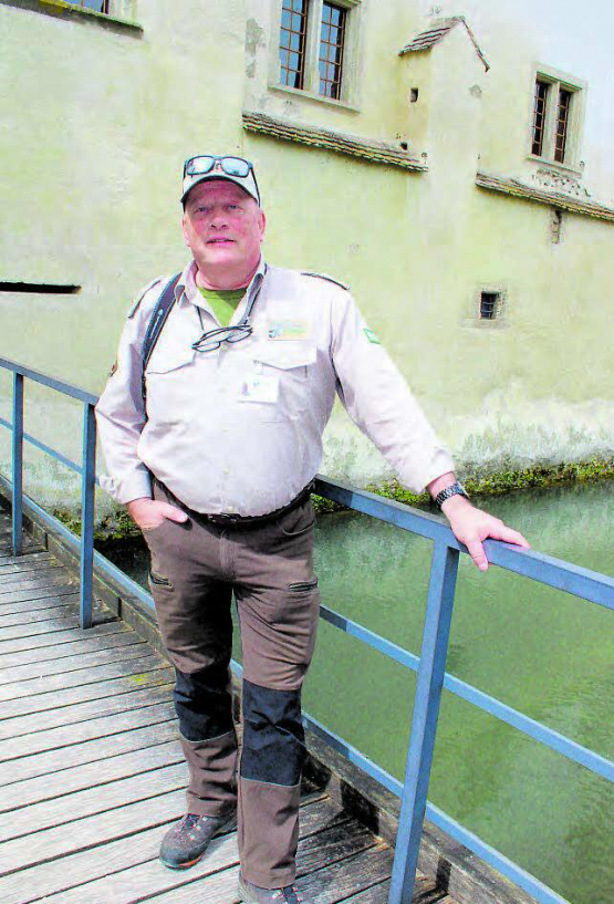 Peter Wyss, der Chef der Ranger, bei einer kurzen Pause am Schloss Hallwyl. (Bild: grh)