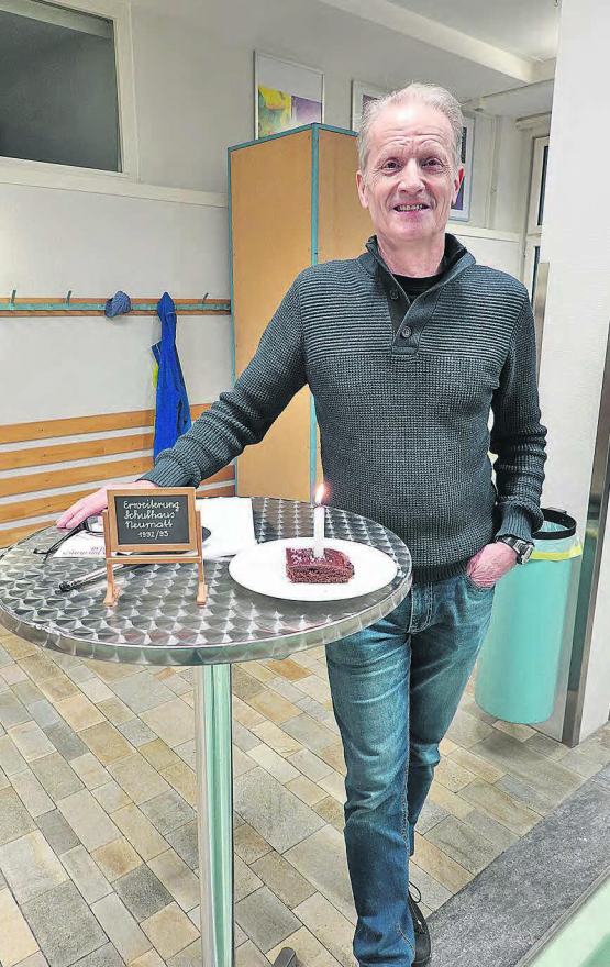 Gianin Müller, Standortleiter der Bezirksschule Reinach, lässt die 60-jährige Geschichte des Neumattschulhauses Revue passieren.