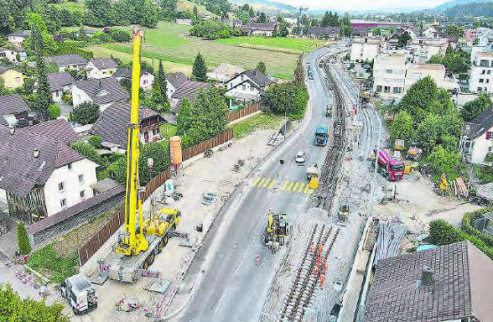 Ein Blick von oben zeigt den Baufortschritt, wie er sich am Dienstagabend vom 11. Juli 2023 präsentiert hat. (Bild: Nick Schaffner)