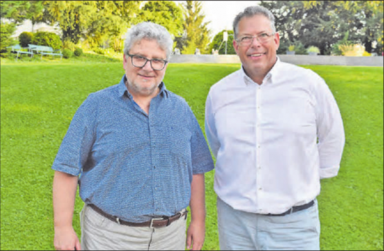 Stabsübergabe beim Spitalverein Wynen- und Seetal: Der langjährige Präsident Hans Jörg Elsasser übergibt das Präsidium in die Hände von Marc Siegenthaler. (Bild: hg.)