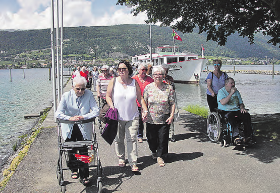 Zurück an Land in Erlach. Bei der wunderschönen Fahrt mit der «MS Berna» gab es für die Senioren viel Sonnenschein. (Bild: zVg.)