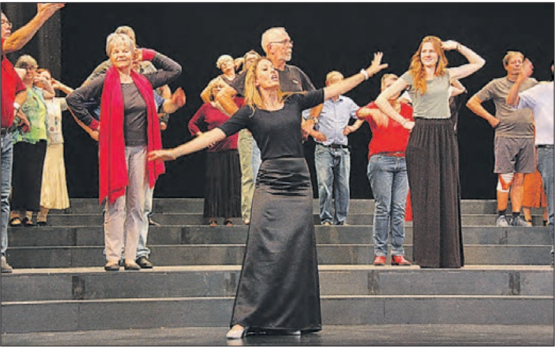 Noch fehlen Kostüme und Dekoration, doch schon am Samstag präsentiert sich das Möriker Ensemble um Sopranistin Andrea Hofstetter von der glanzvollen Seite. (Bild: zVg.)