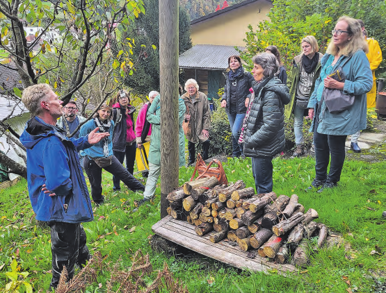 Das Naturgarten Netzwerk lud zum Gartencafé in Unterkulm ein: Velogärtner Martin Bucher gab wertvolle Inputs. (Bilder: zVg.)