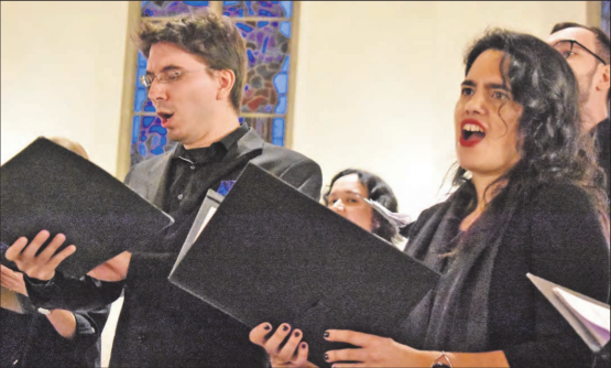 Der Chor Vocalino Wettingen vermochte eine unglaubliche Atmosphäre in die Gontenschwiler Kirche zu zaubern. (Bild: hg.)
