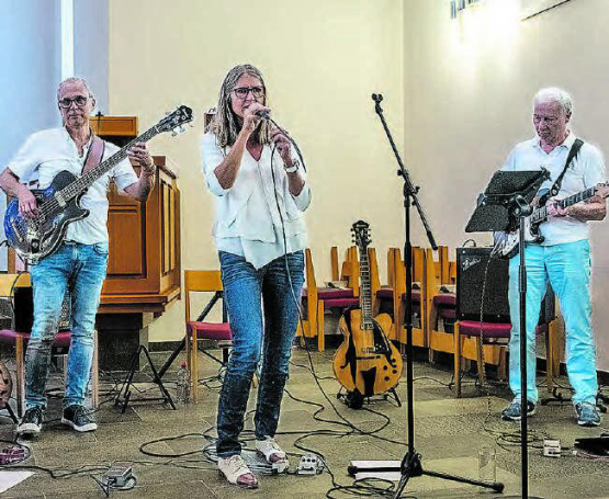 Die Band MCM Blue spielte in der Kirche Reinach, danach blieben diese noch zu einem «Persönlich»-Gespräch. (Bild: psi.)