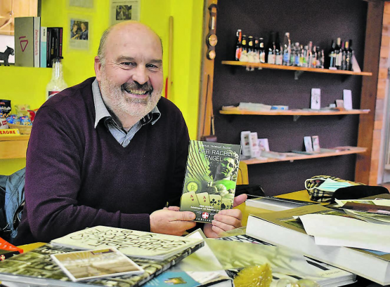 Vielseitig interessiert und überaus kreativ: Markus Bucher aus Gunwzil veröffentlich mit «Der Rache Engel» bereits seinen dritten Thriller. (Bilder. hg.)
