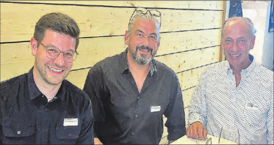 Die Stiftung Lebenshilfe möchte den Kontakt zum Gewerbe intensivieren (v.l.): Kevin Martini, Rainer Arnold (beide Stiftung Lebenshilfe Reinach) und Hago-Präsident Jörg Stalder. (Bild: hd.)