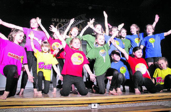 Süsse Überraschung: Die Jugi Mädchen machten nicht nur Kinder froh.