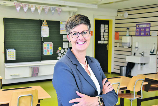 Manuela Jost-Schmidiger, Gemeindepräsidentin von Beromünster, heute in meinem damaligen Klassenzimmer (1.-4. Klasse) in Beromünster. (Bilder: zVg.)
