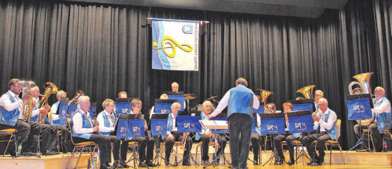 Einen Abend lang gab die Musikgesellschaft Leutwil unter der Leitung von Beat Huber den Ton an - aber dieser war so vielseitig, dass ein jeder, eine jede die Klänge genoss. (Bilder: Graziella Jämsä)