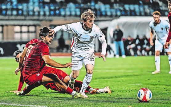 Auch Aaraus Thomás Chacón sah dem Ball oft hinterher. (Bild: Sarah Rölli, zVg.)