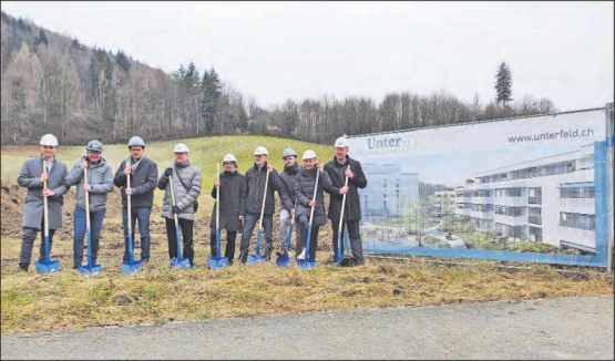 Im «Unterfeld»: Mit dem Spatenstich haben die Bauarbeiten offiziell begonnen. (Bild:zVg.)
