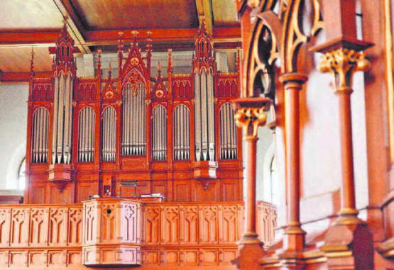Funktioniert seit 133 Jahren perfekt. Nach dem Konzert darf die Zuhörerschaft einen Blick ins «Herz» der Orgel werfen. (Bild: zVg.)