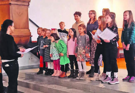 Premiere während des Abendmahl-Gottesdienstes: Erste grosser Auftritt für die Kinder in der Kirche Gontenschwil. (Bild: zVg.)