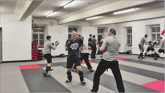 Während den Kickboxübungen waren alle stets fokussiert und holten das Beste aus sich raus.