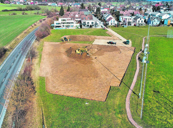 Erste Erdverschiebungen finden statt: Der Verein Pumptrack 5040 freut sich darauf, dass schon bald die ersten Runden gedreht werden können. (Bild: zVg.)