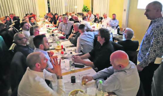 Im Restaurant Züribeck wurde es eng: Die Generalversammlung des HAGO lockte viele Mitglieder und Begleitpersonen an. (Bild: rc.)
