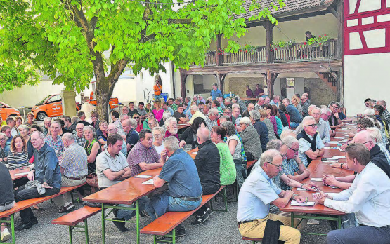 Findet bei schönem Wetter im Schlossgarten statt: Die Einwohnergemeindeversammlung in Schöftland. (Bild: aw.)