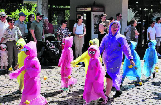 Zum Motto «Es war einmal» liessen die Schülerinnen und Schüler des Kindergartens 3 Winkel und der Realklasse 2b das allseits beliebte Pac-Man-Spiel zum Leben erwecken.