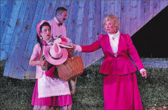 Sorgt mit ihrer Mimik und Gestik für Begeisterung: Trudle (links) bringt alle zum Lachen.