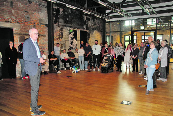 Gemeindeammann Emil Huber bei seinem Kurzreferat. (Bilder: rms.)