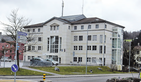 Bezirksgebäude Kulm: mit Stützpunkt der Kantonspolizei, dem Bezirksgericht und dem Bezirksgefängnis.