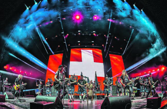 Ein grosser Moment: «The Clan», zusammen mit «Gotthard» im Hallenstadion. Im Stück «Eye of the Tiger» fanden musikalische Welten zueinander. (Bilder: zVg.)